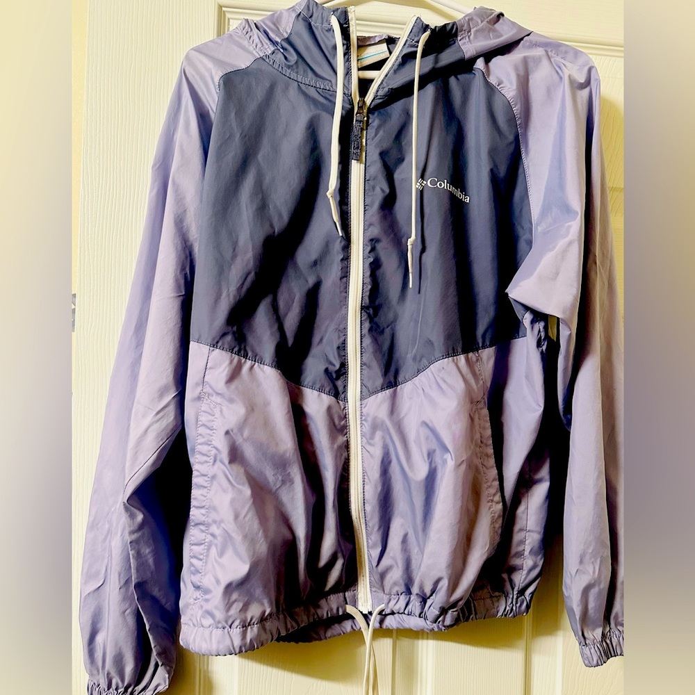 WOMANS Medium Columbia wind breaker lightly used